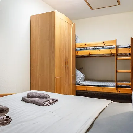 Апартаменты Haus Huegel - 4 *